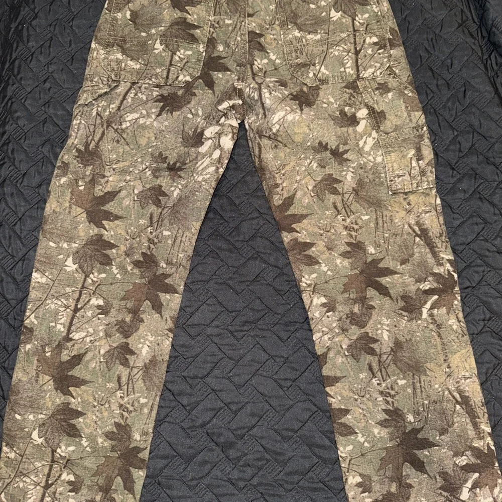Old Navy Men's Camouflage Cargo Pants - Picture 2 of 3